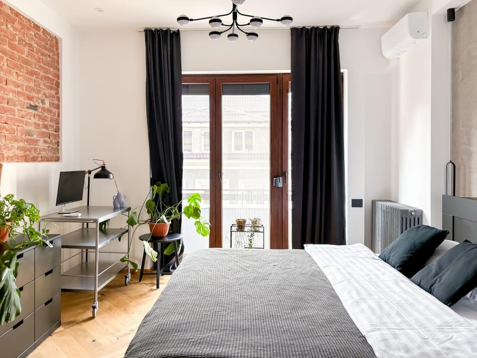 Bed, air conditioner