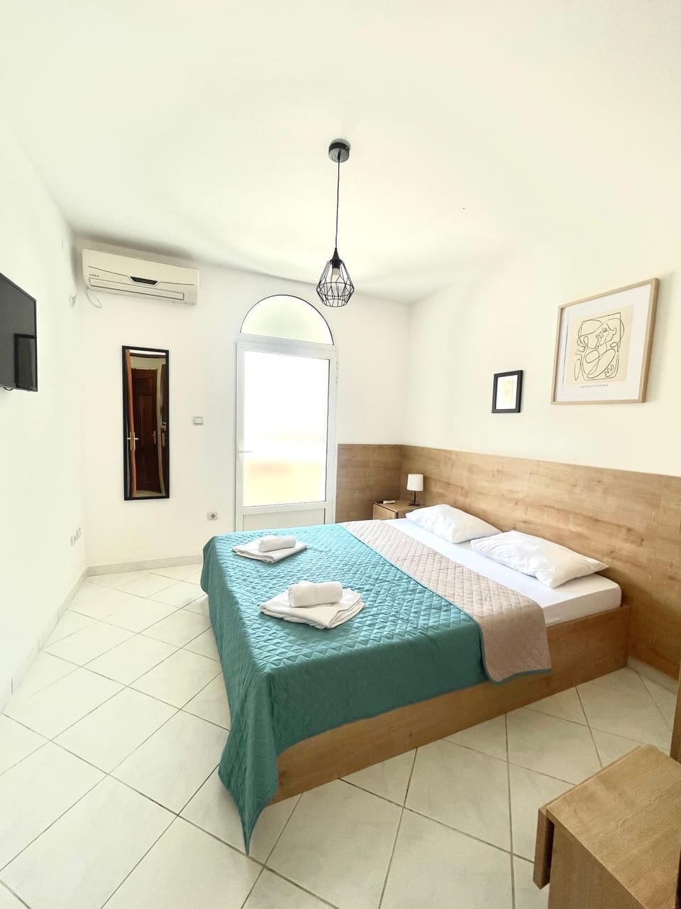 TV and multimedia, Photo of the whole room