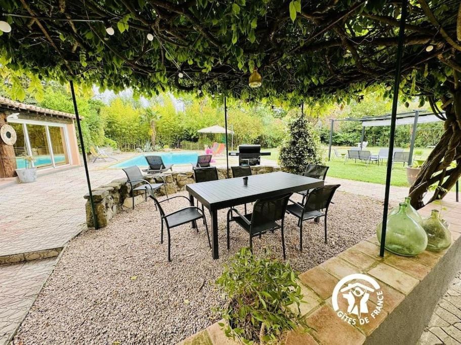 Patio, Garden, Dining area, Garden view