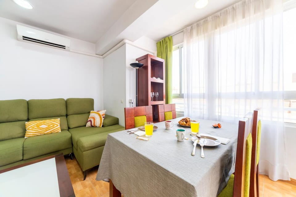 Seating area, Dining area, air conditioner