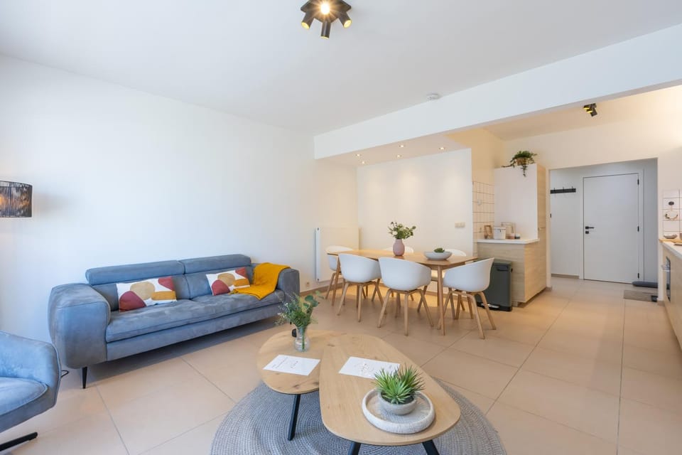 Living room, Seating area, Dining area, internet