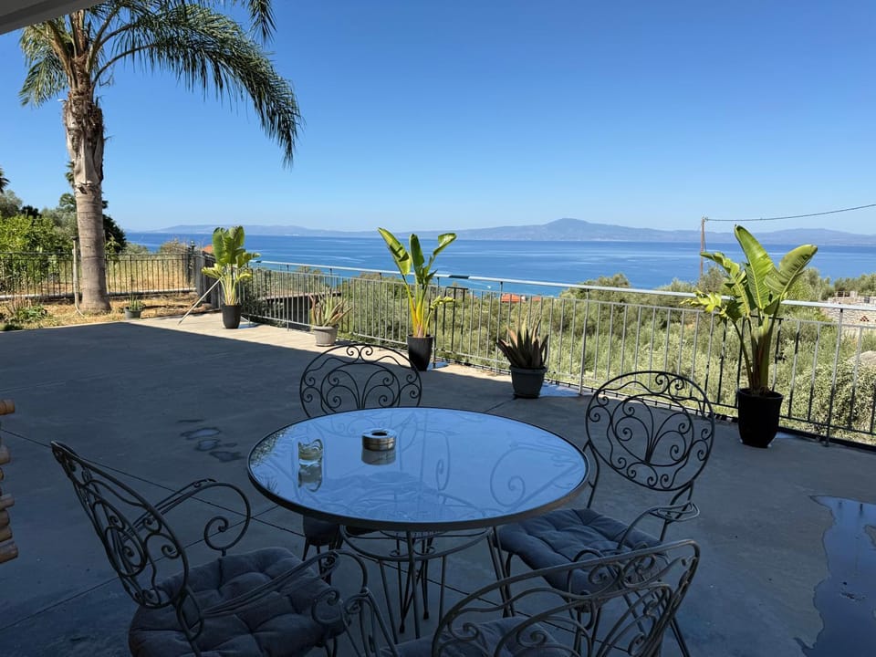 Patio, Day, Natural landscape, View (from property/room), Balcony/Terrace, Dining area, Sea view