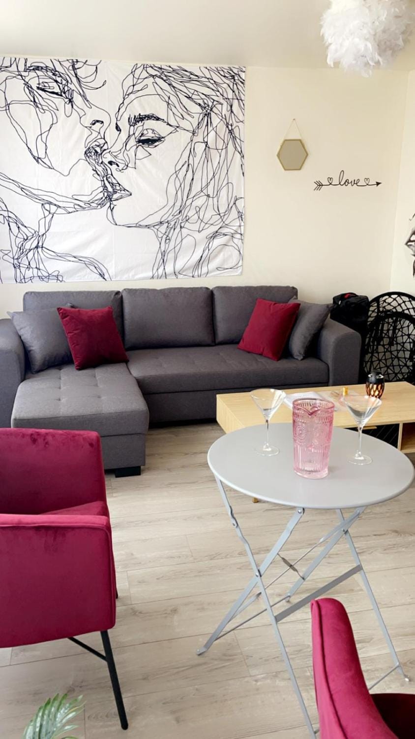 HYPER CENTRE, REMPARTS, VIEILLE VILLE , COSY, possible tout faire à pieds Apartment in Hauts-de-France