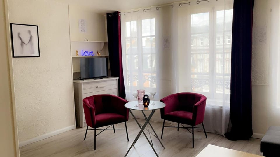 HYPER CENTRE, REMPARTS, VIEILLE VILLE , COSY, possible tout faire à pieds Apartment in Hauts-de-France