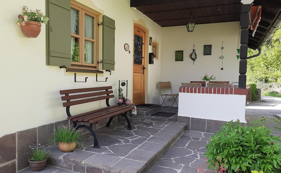 Haus Sonnengarten nähe Salzburg mit 2 Bäder House in Salzburgerland
