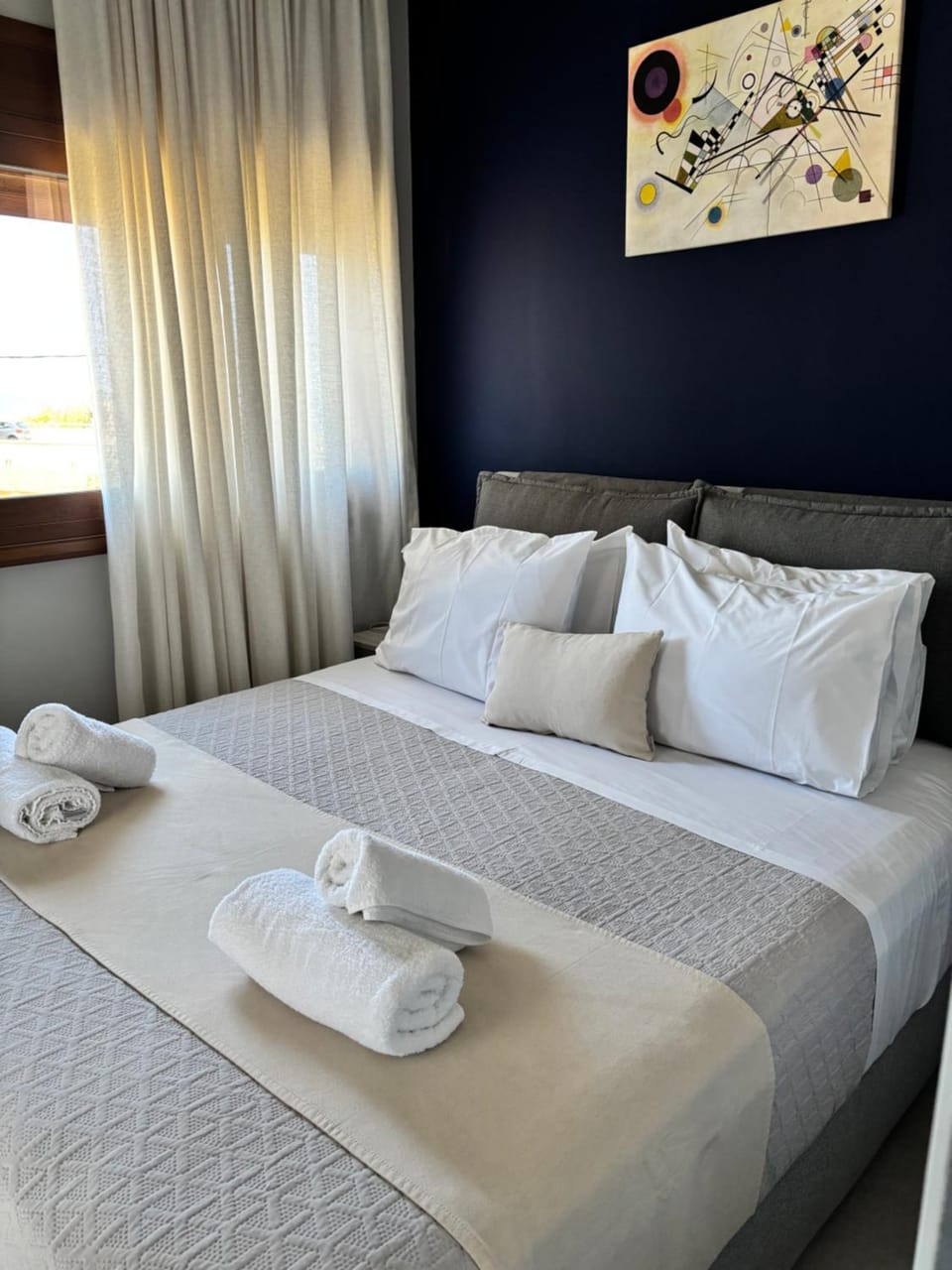 Bed, Bedroom, towels