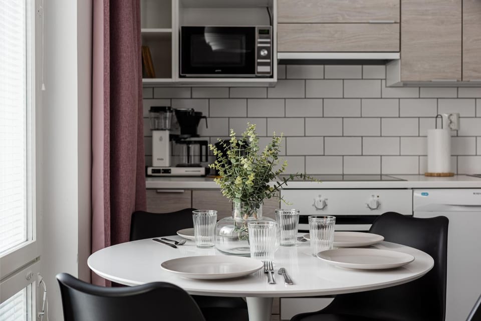 Coffee/tea facilities, Kitchen or kitchenette, Dining area, toaster