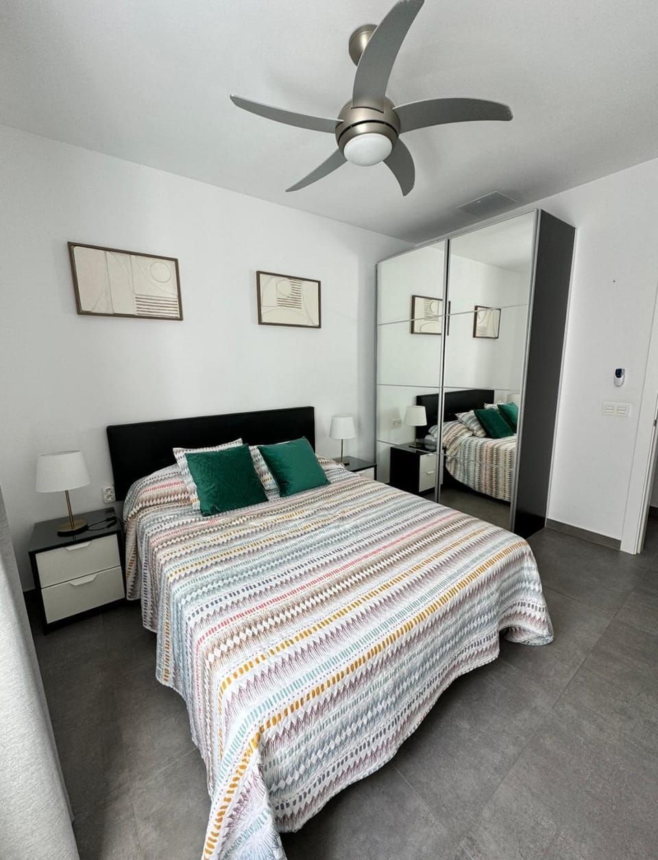 Bed, Photo of the whole room, Bedroom