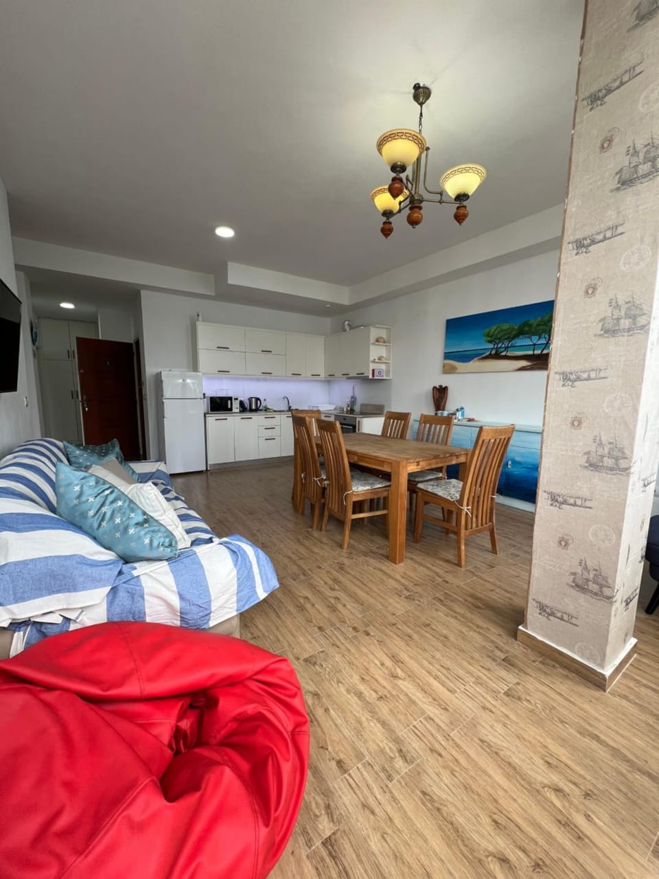 Kitchen or kitchenette, Living room, Seating area