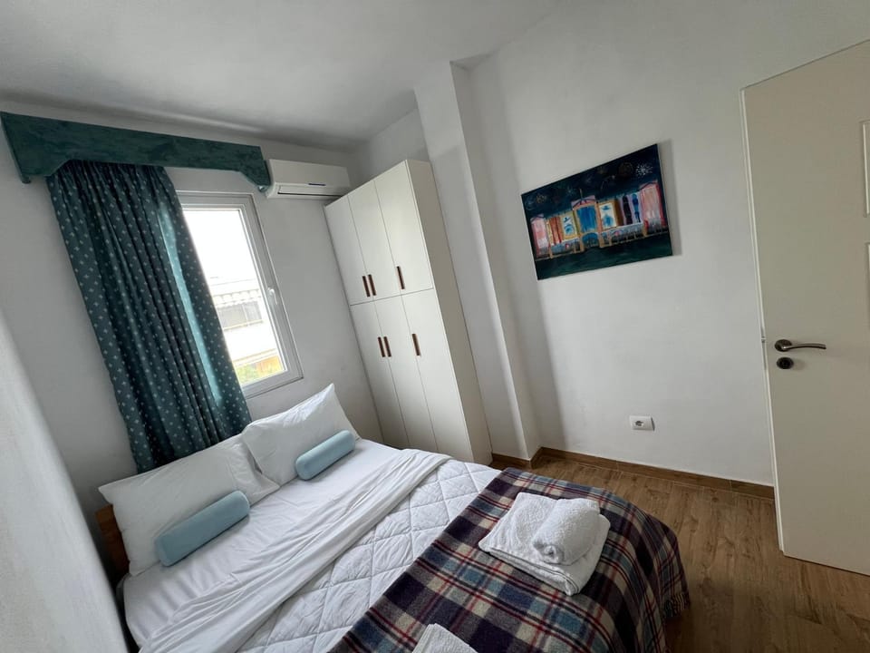 Bed, Bedroom, towels, wardrobe