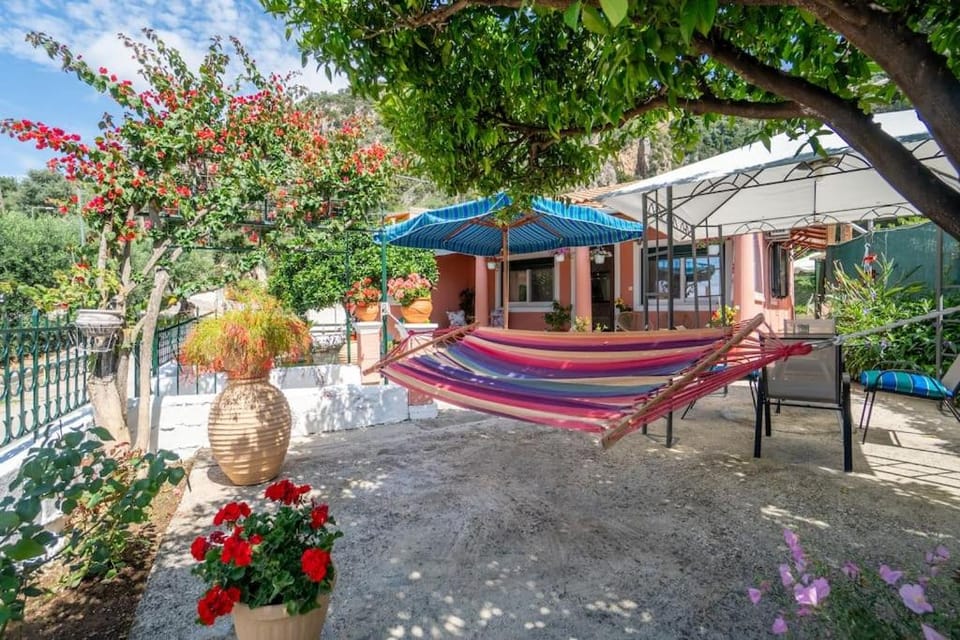 Property building, Patio, Day, Garden, Garden view