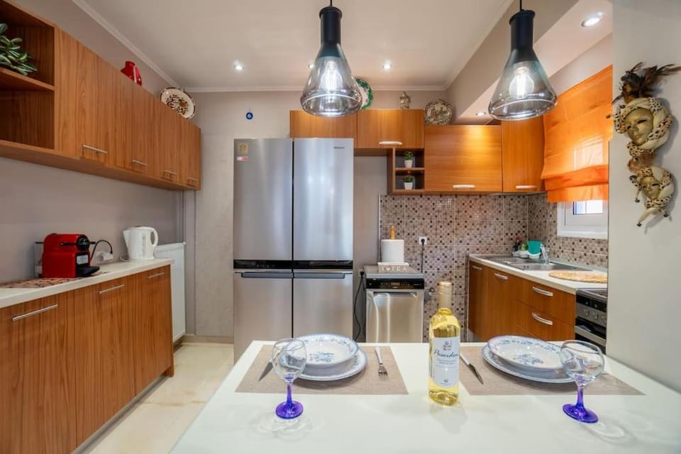 Coffee/tea facilities, Kitchen or kitchenette, dishwasher, oven, stove