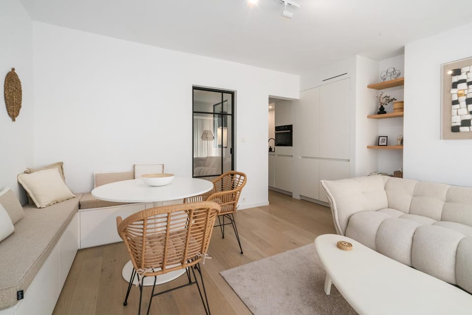 Seating area, Dining area