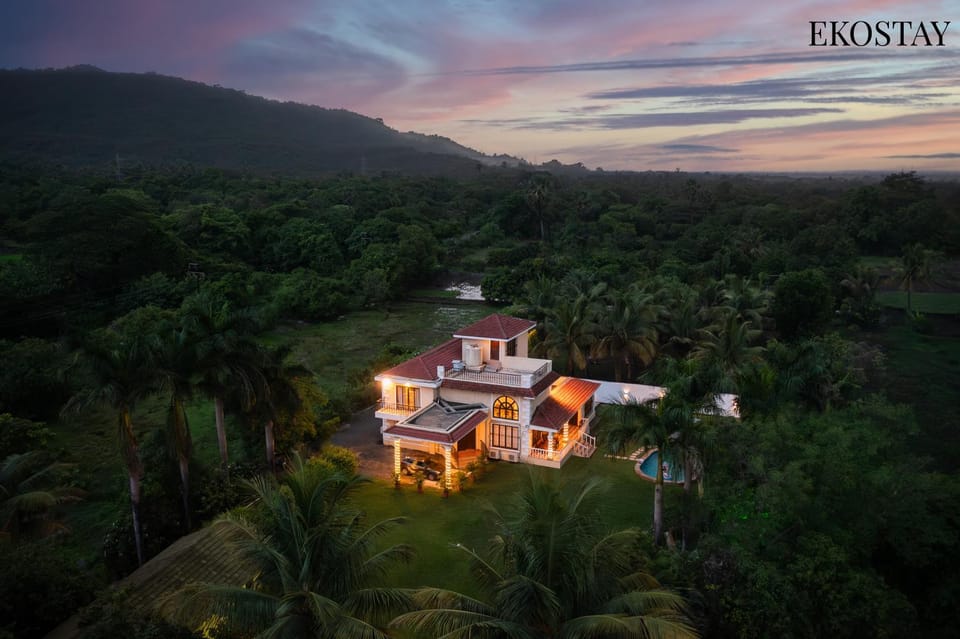 Property building, Day, Natural landscape, Mountain view, Sunrise, Sunset