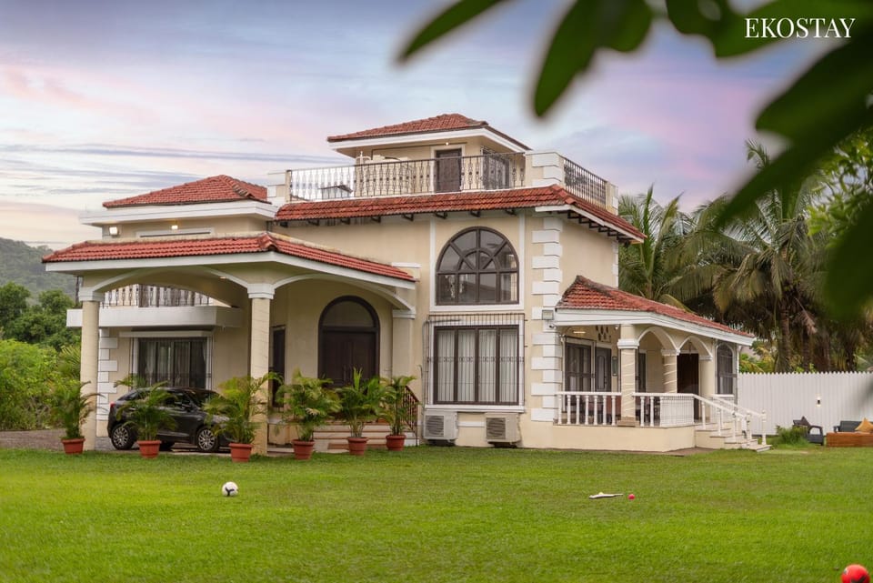Property building, Day, Natural landscape, Garden, Garden view