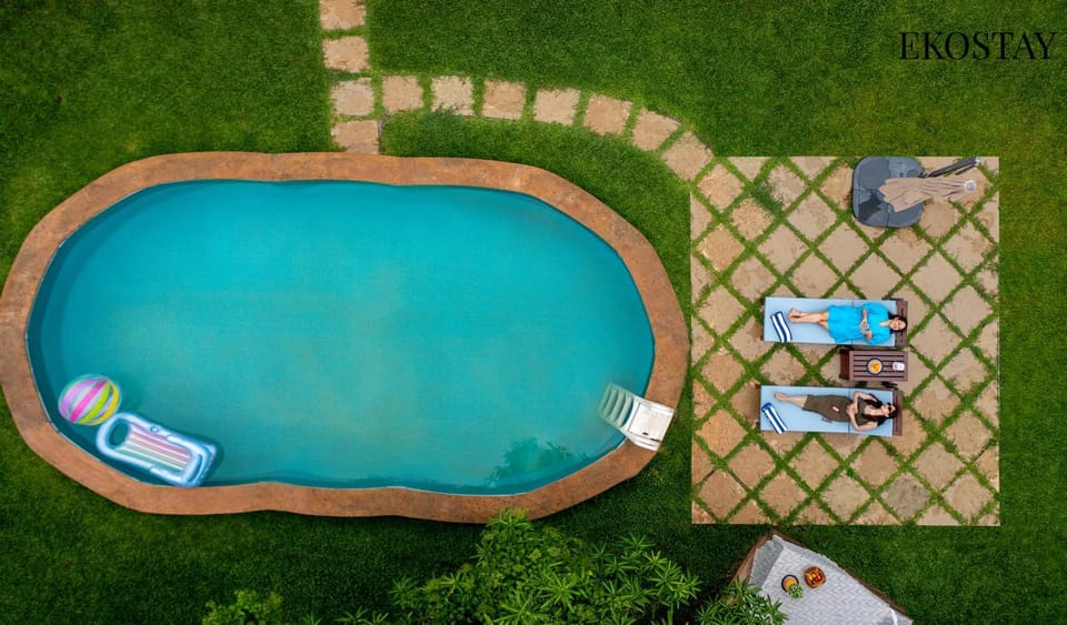 Patio, Day, Natural landscape, Bird's eye view, Pool view, Swimming pool, sunbed
