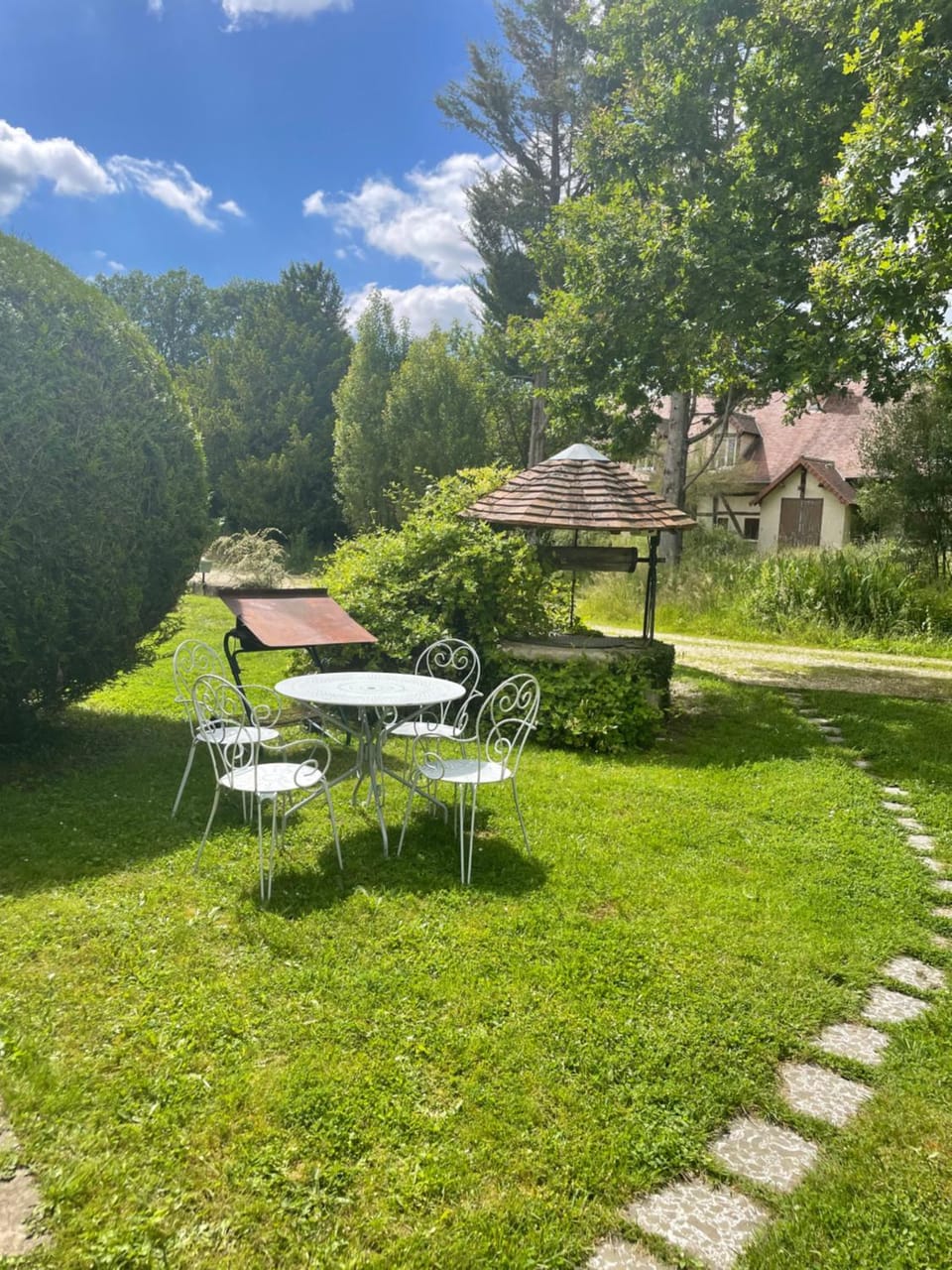 BBQ facilities, Dining area, Garden view