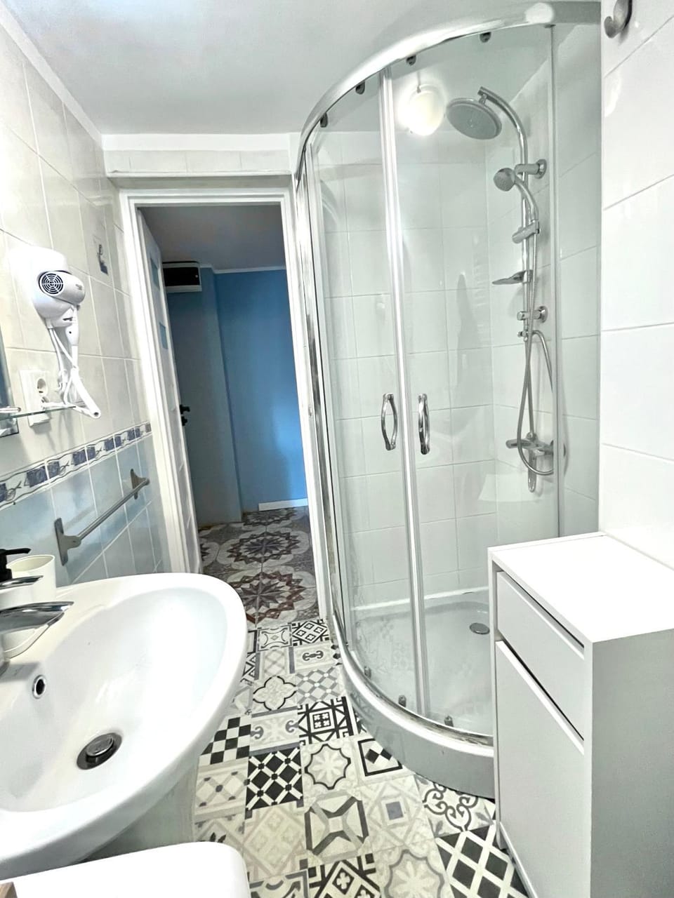 Shower, Bathroom, towels