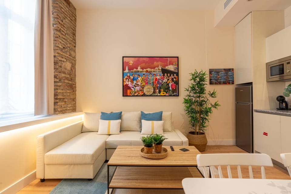 TV and multimedia, Kitchen or kitchenette, Living room, Seating area, Dining area, stove, toaster, air conditioner