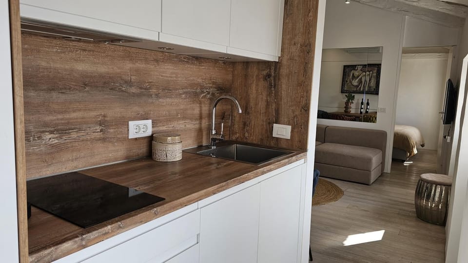Kitchen or kitchenette, Living room
