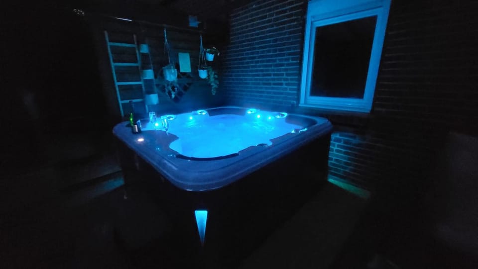 Hot Tub, Spa and wellness centre/facilities
