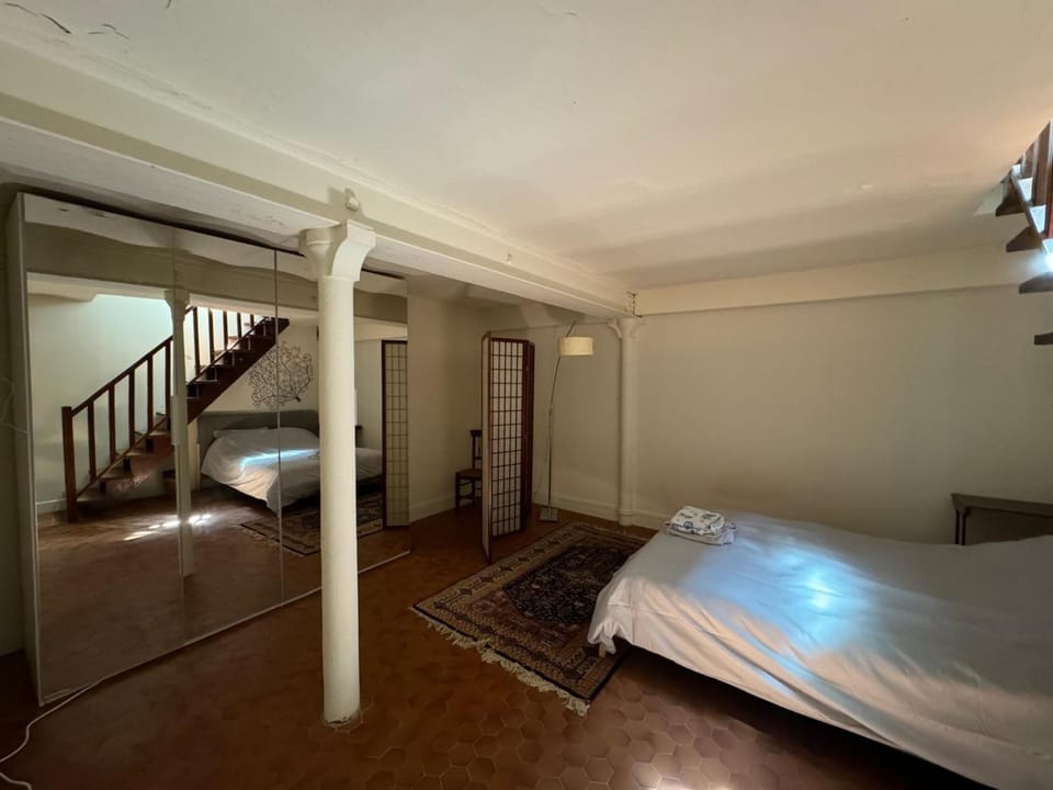Photo of the whole room, Bedroom