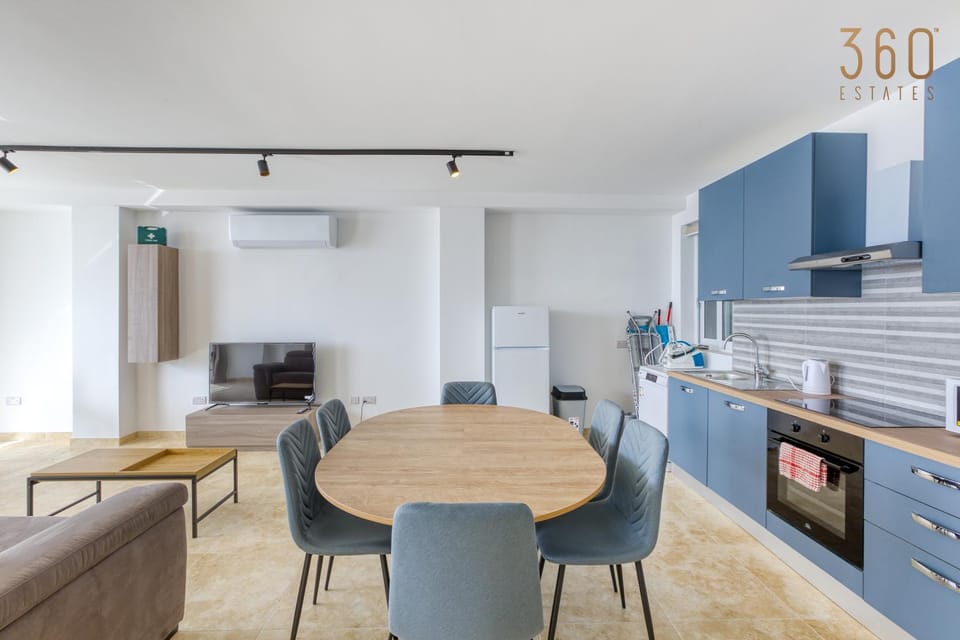 Kitchen or kitchenette, Living room, Seating area, Dining area, minibar, oven, pet friendly, stove, air conditioner