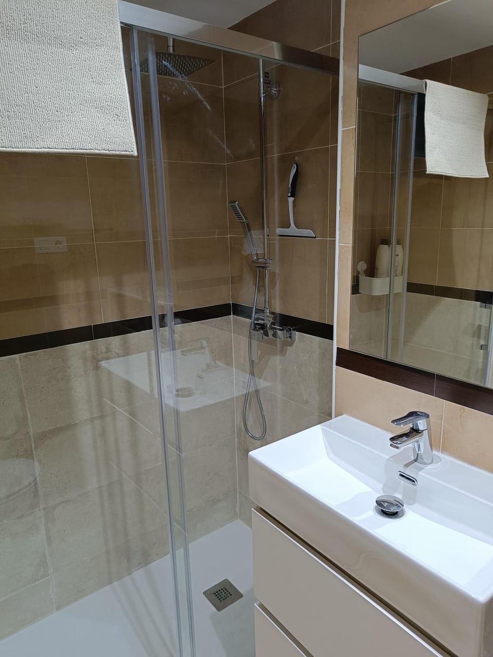 Shower, Bathroom, towels
