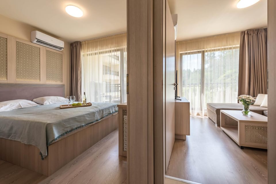 Bed, Photo of the whole room, Bedroom, towels, air conditioner