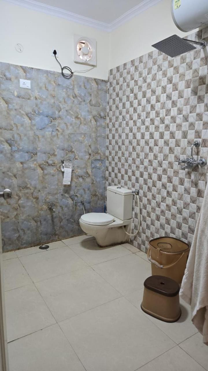 Khumani Hartola, Mountain-View BnB with Balcony & Bonfire Apartment in Uttarakhand