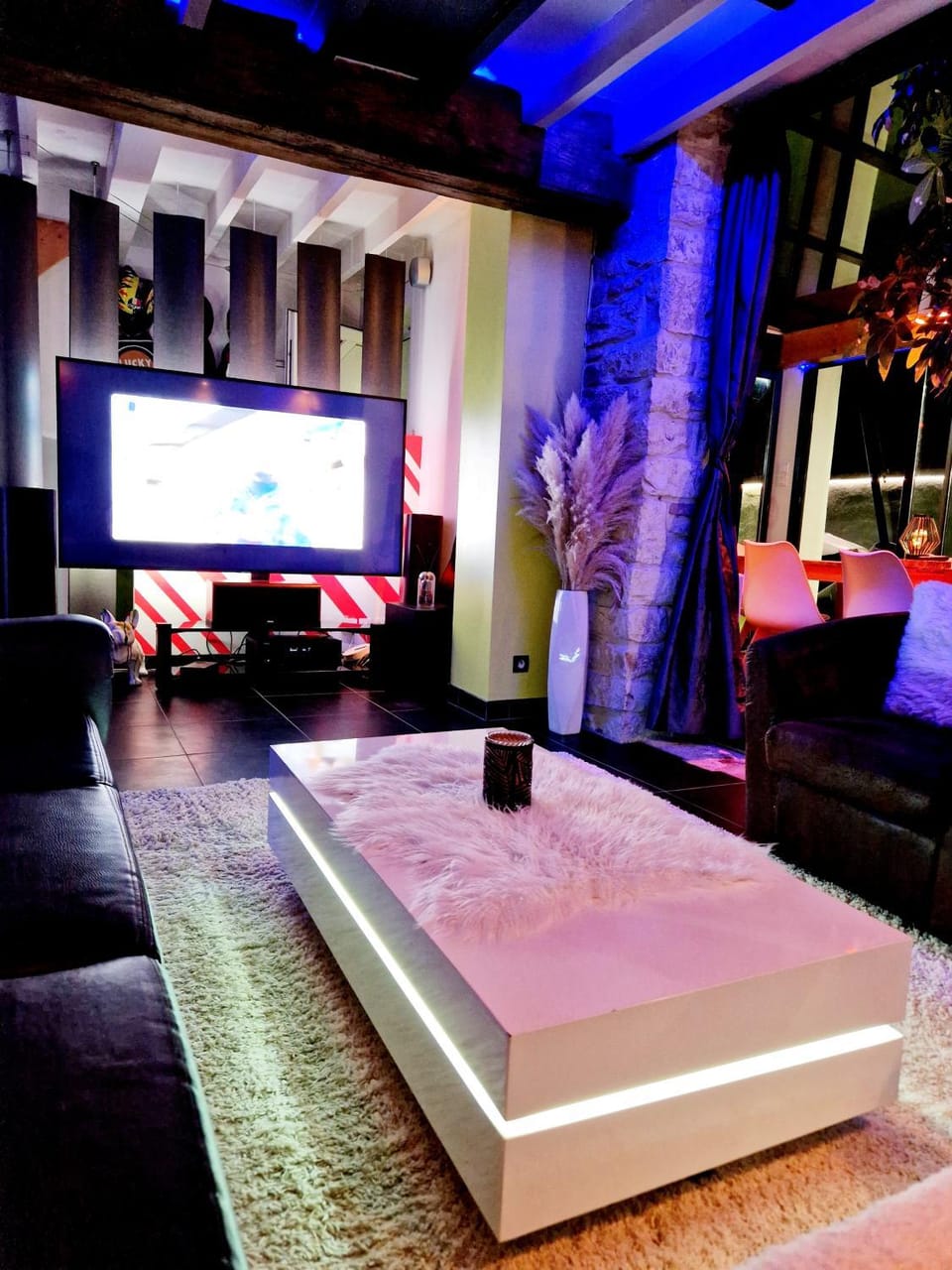 Communal lounge/ TV room, TV and multimedia, Living room