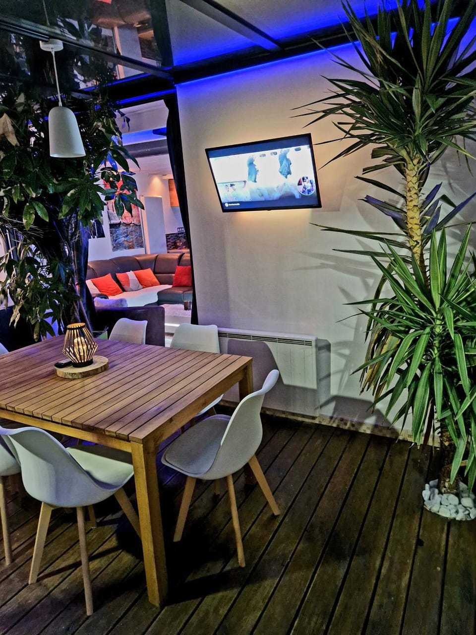 TV and multimedia, Dining area