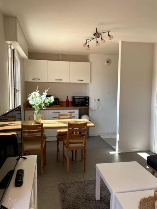 Cosy studio proche Port et Centre ville Apartment in Séné