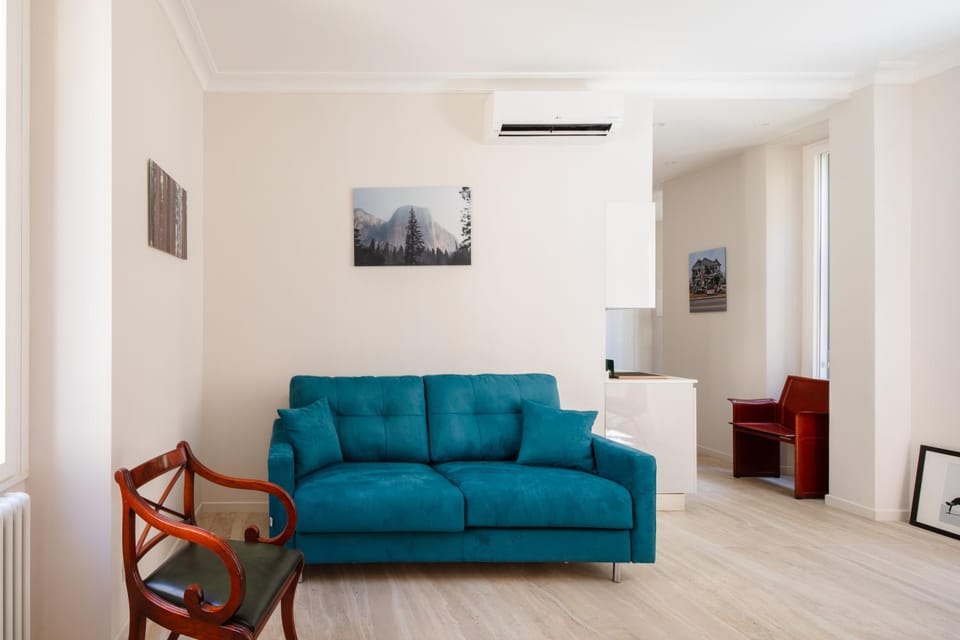 Living room, Seating area, air conditioner