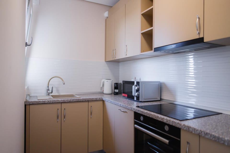 Coffee/tea facilities, Kitchen or kitchenette, dishwasher, microwave, oven, stove