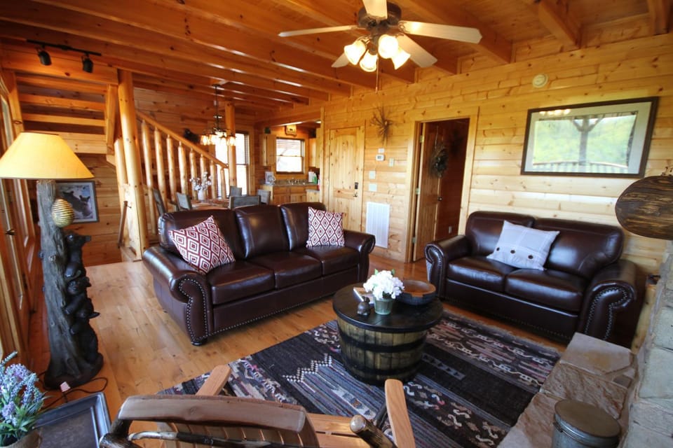 TV and multimedia, Living room, Seating area, fireplace