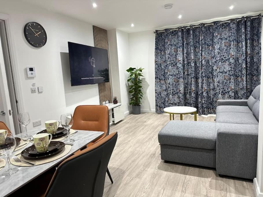 Aqua Dreams -Serviced Luxury Apartment, Coyles Place at Portland 88 Apartment in Belfast