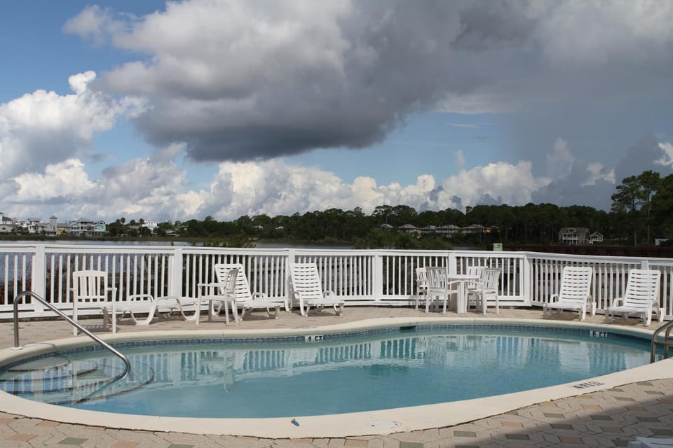 Lake view, Swimming pool
