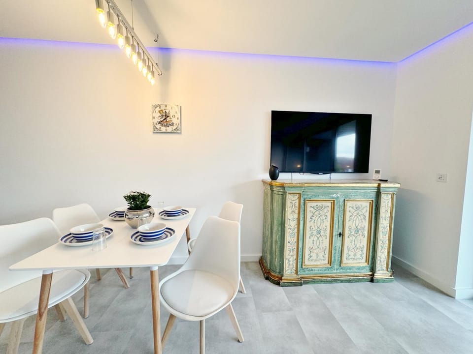 TV and multimedia, Living room, Dining area