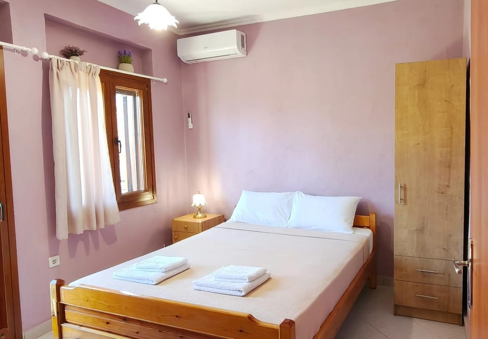 Bed, View (from property/room), Bedroom, towels, wardrobe, air conditioner