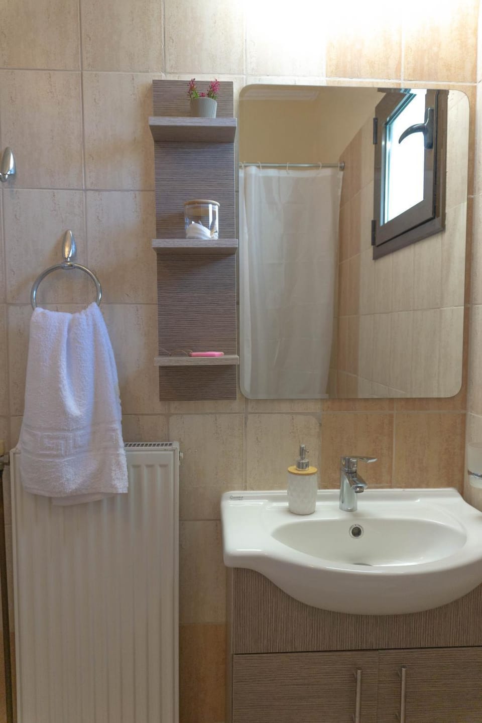 Bathroom, towels