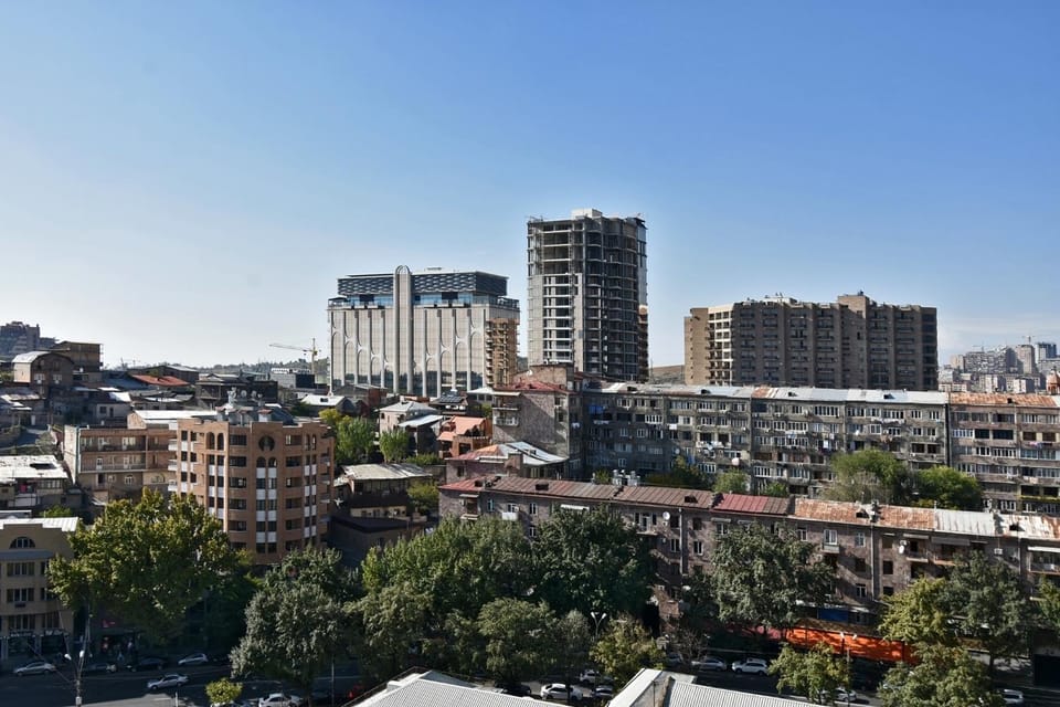 City view, Street view, Location
