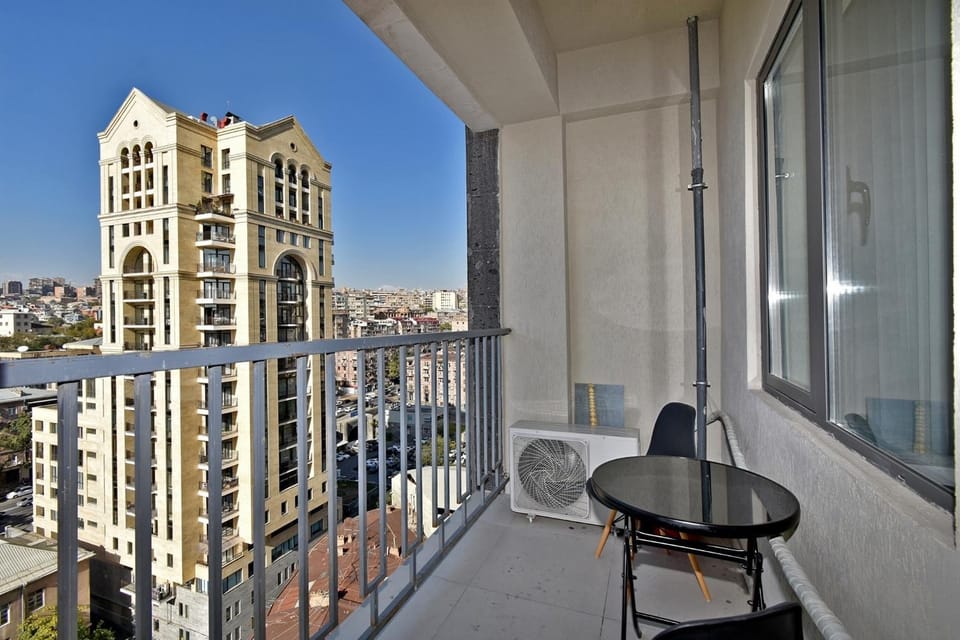 Property building, View (from property/room), Balcony/Terrace, City view