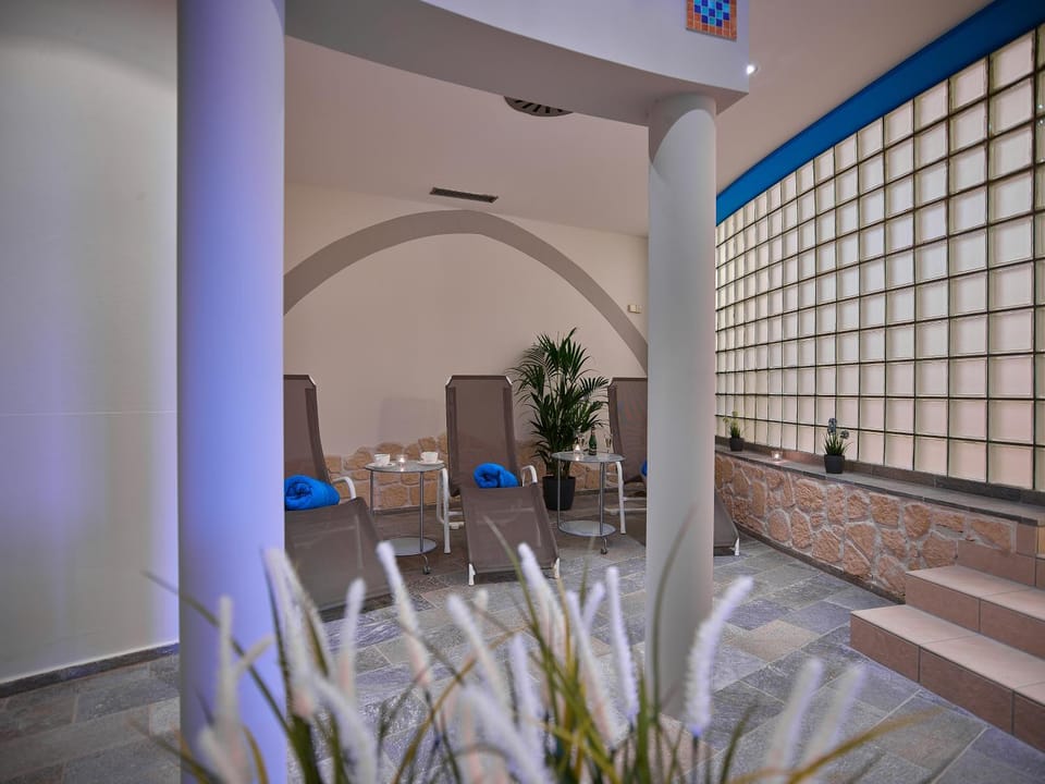 Massage, Spa and wellness centre/facilities