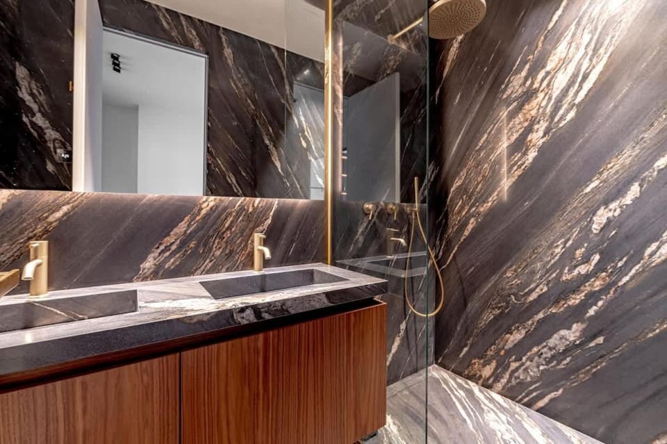 Stylish Rue des Rosiers Gem Brand New 2-Bedr Apartment in Paris