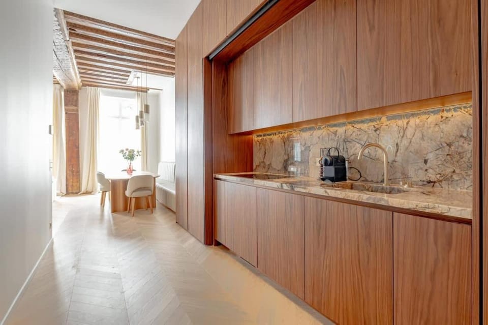 Stylish Rue des Rosiers Gem Brand New 2-Bedr Apartment in Paris