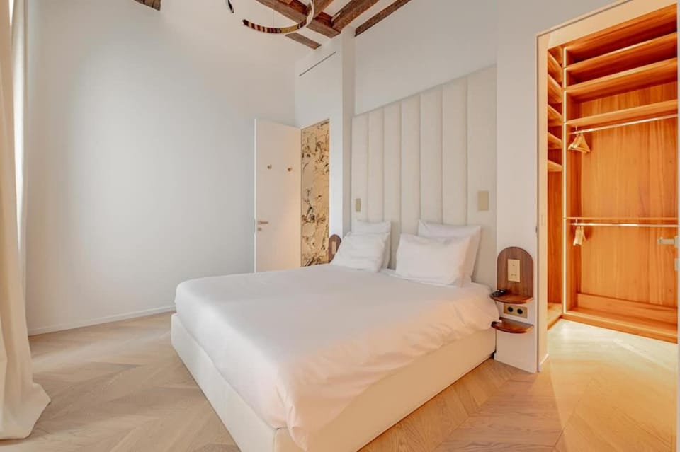 Stylish Rue des Rosiers Gem Brand New 2-Bedr Apartment in Paris