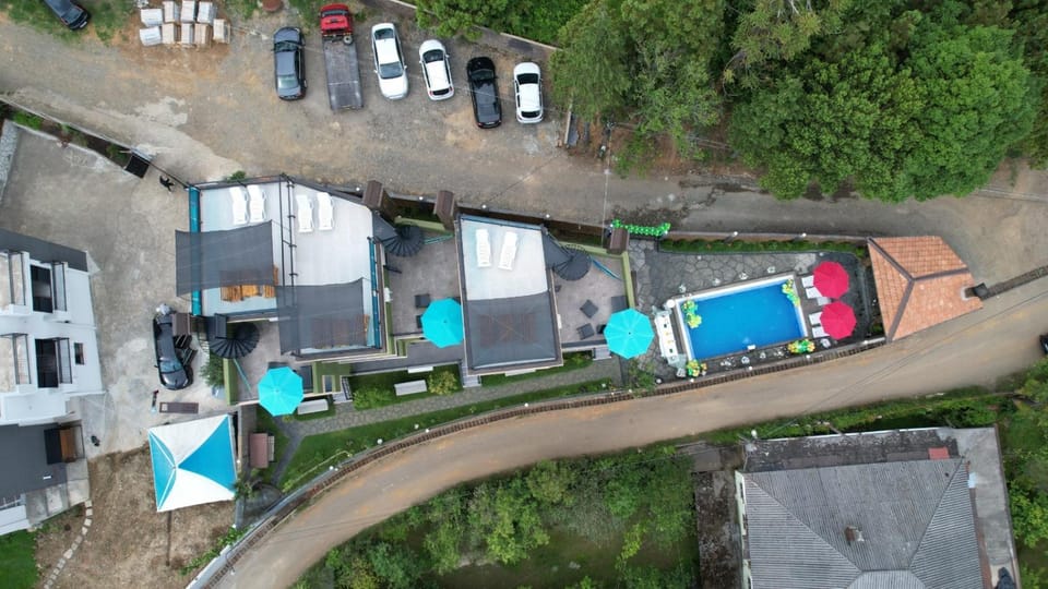 Property building, Pool view, Parking