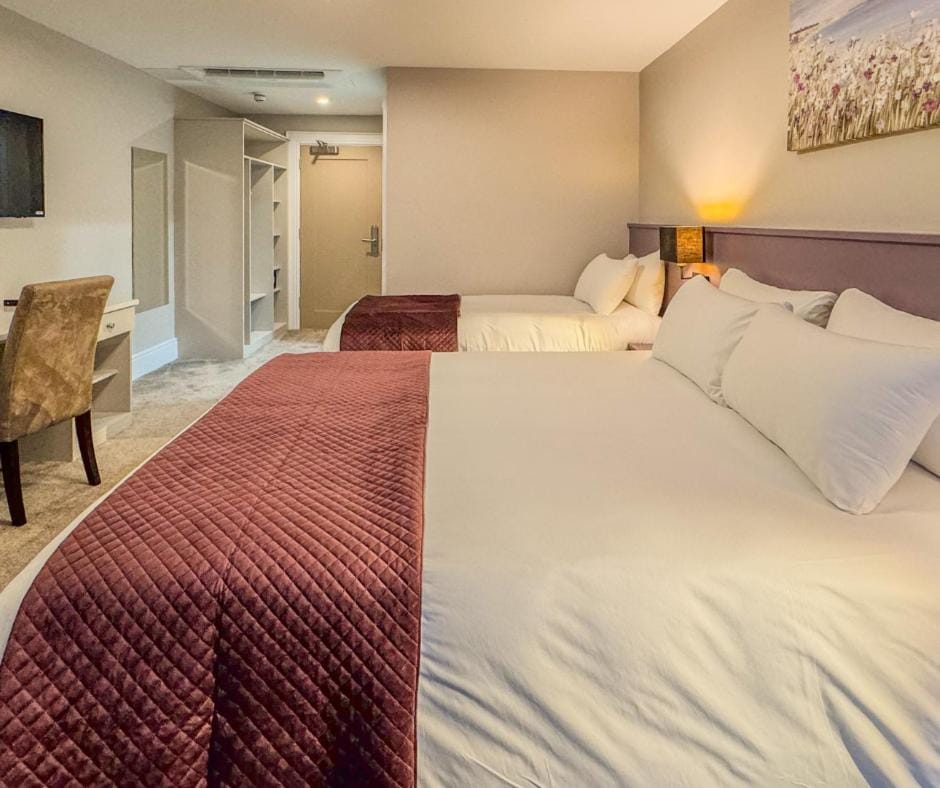 Photo of the whole room, flat iron, heating, safe, air conditioner