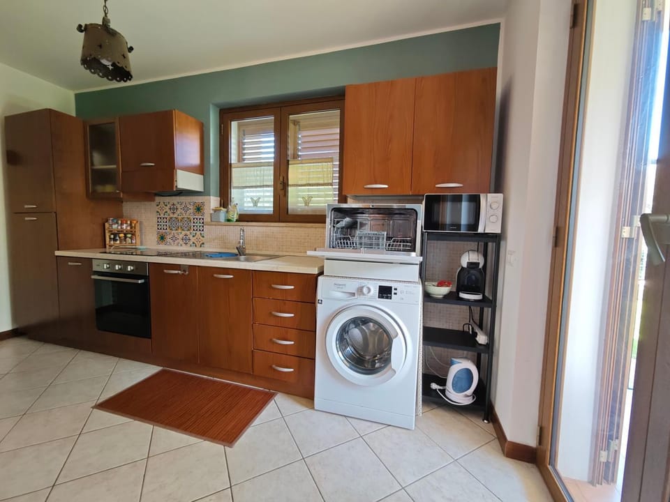 Kitchen or kitchenette, dishwasher, oven, pet friendly, stove, washing machine